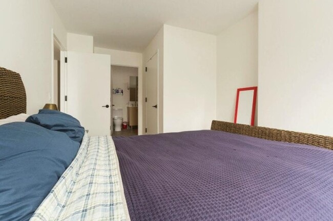 Building Photo - 3 bedroom in NEW YORK NY 10004