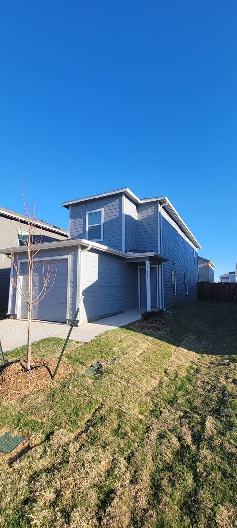 Building Photo - NEWLY BUILT 3 bedroom 2.5 Bath *1.5 MONTHS...