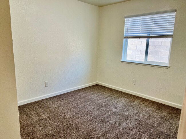 Building Photo - 29 Black Pine Way