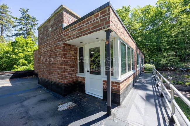 Foto del edificio - 205 Jinny Hill Rd