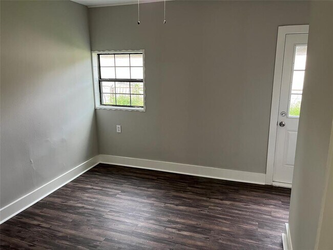 Building Photo - 7237 Boggess Rd