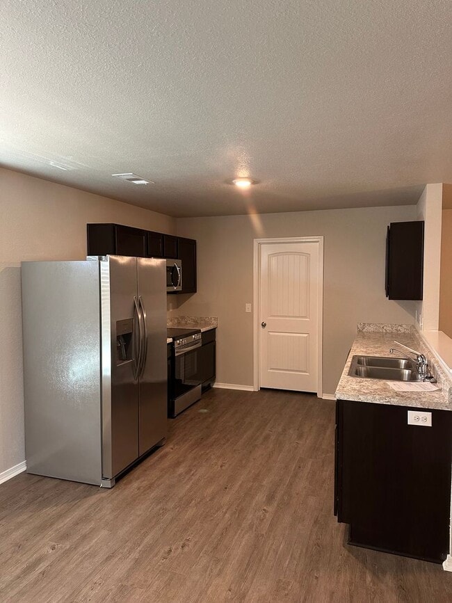 Building Photo - Pre-Leasing Now: Charming 3-Bed, 2-Bath Home in Prospect Farms