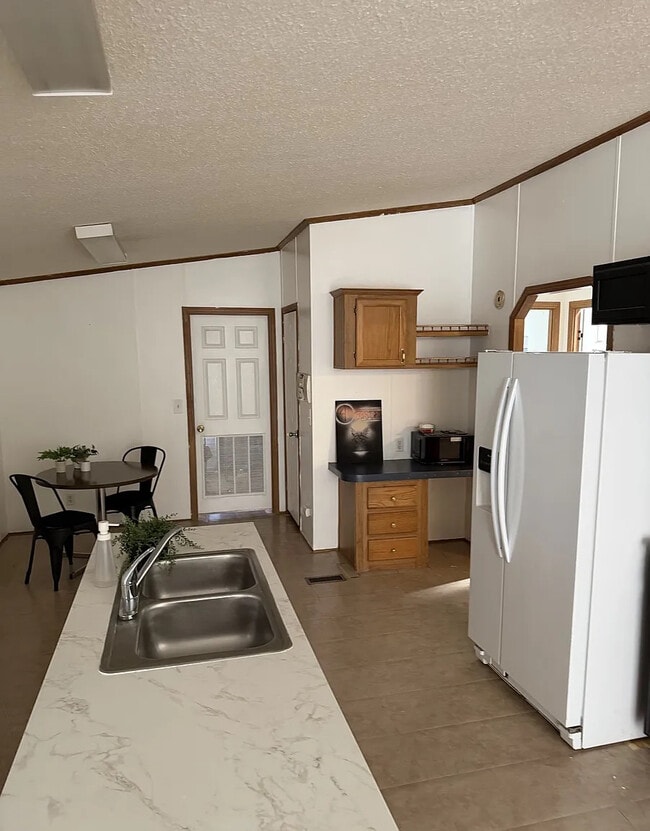 Building Photo - Room in Apartment on Bonita Verde Dr
