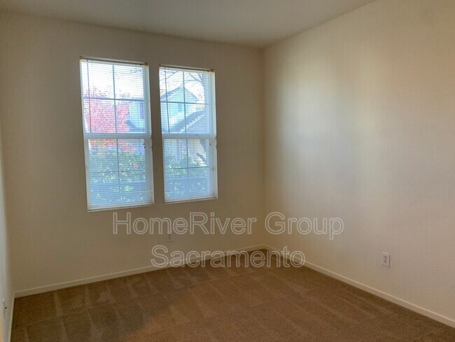 Building Photo - 2730 Kalamer Way