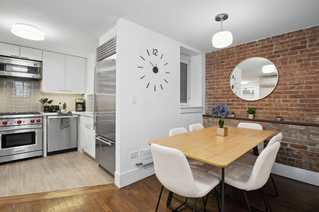 Foto del edificio - 125 E 83rd St