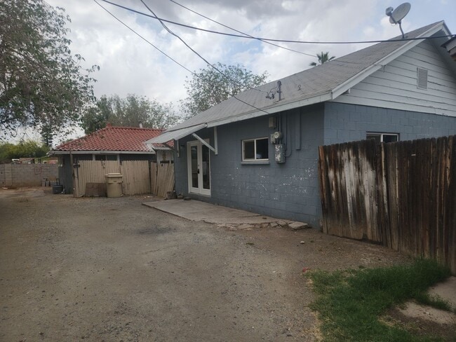 65th Dr - 65th Dr Apartment