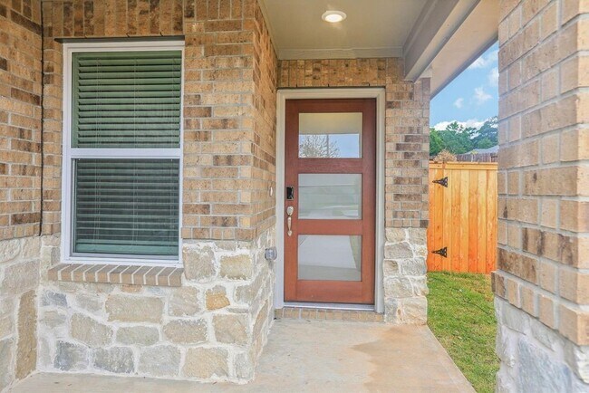 Building Photo - 1940 Velvet Oak Ln