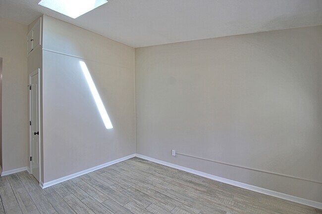 Foto del edificio - 713 Sharon St
