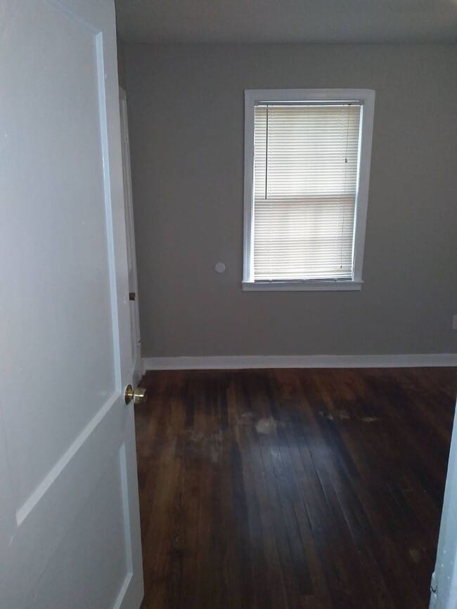 Foto del edificio - 4 Success is now offering this spacious 2 bedroom home.