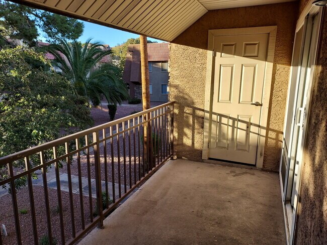 Foto del edificio - 4918 River Glen Dr