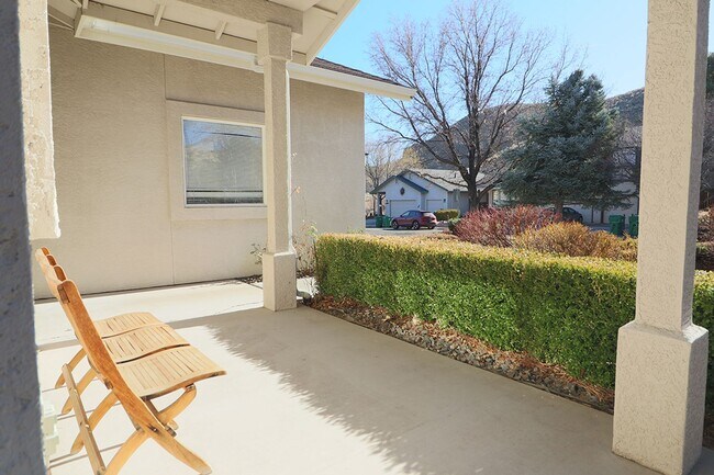 Foto del edificio - 8701 White Fir St