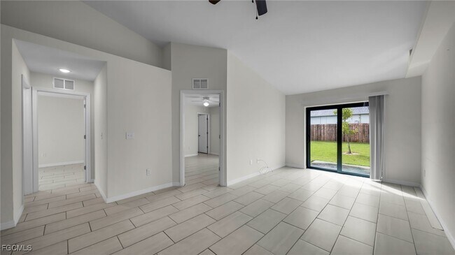 Foto del edificio - 324-326 SE 16th Pl
