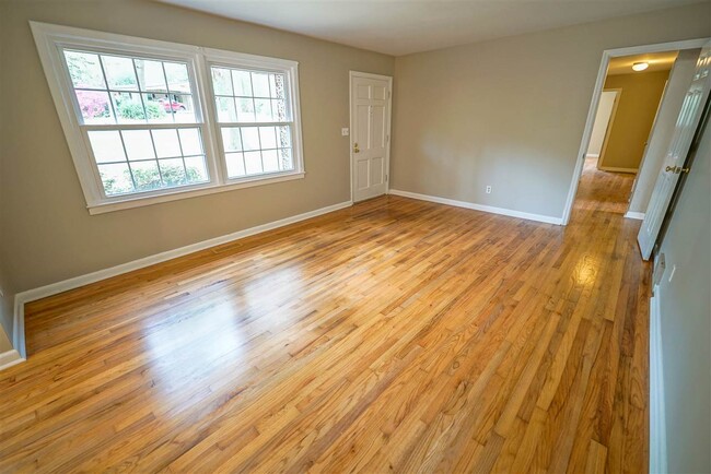 Building Photo - 1603 Raa Ave