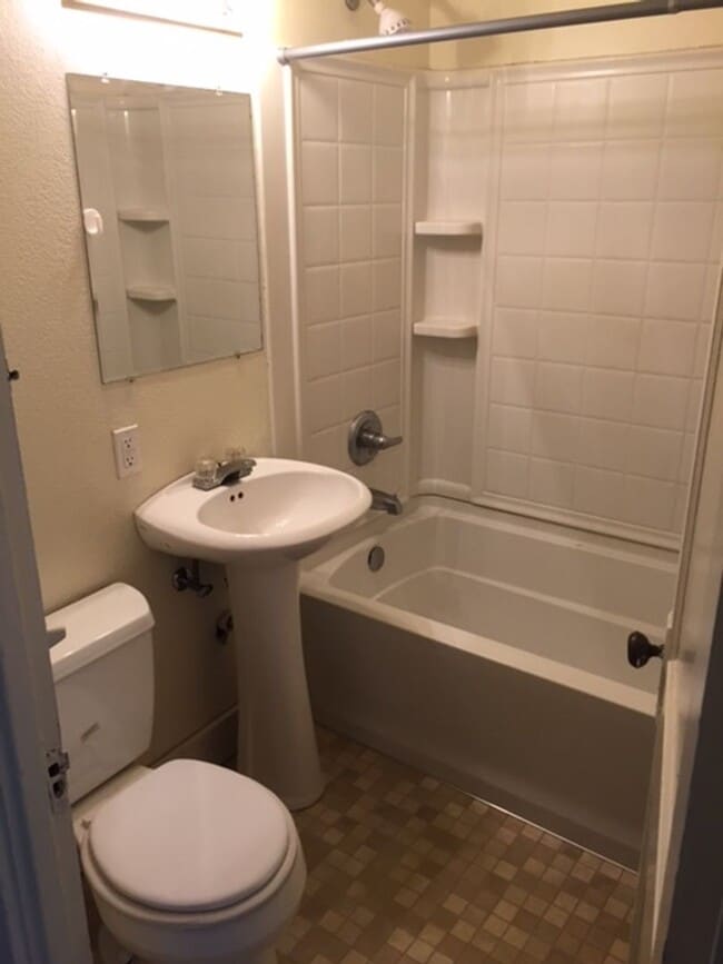 Foto del edificio - Small 2 bedroom house  in Waterloo