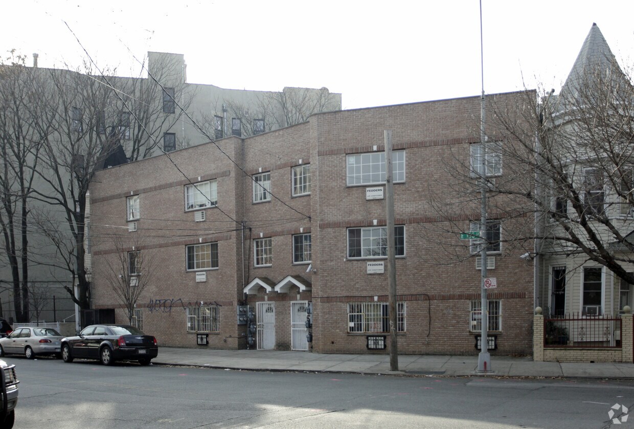 Foto principal - 874-876 E 156th St