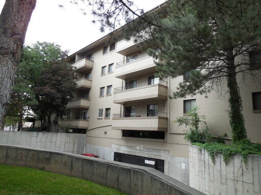 Foto del edificio - Fantastic Towne Park Condo!!