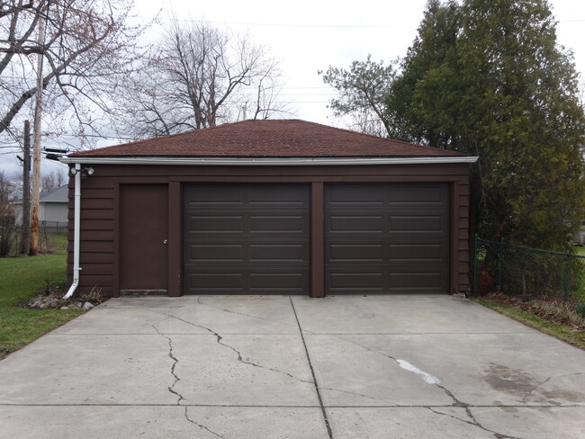 2.5 Car Garage - 615 Starin Ave