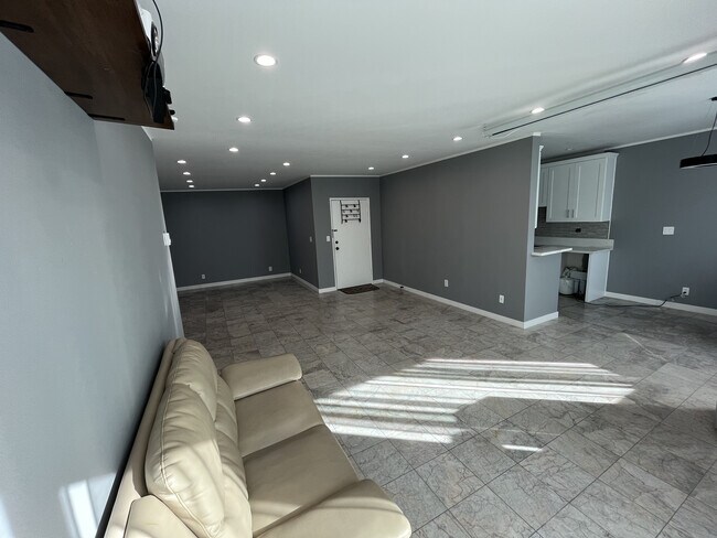Building Photo - 5414 Newcastle Ave