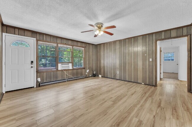 Foto del edificio - Charming 3-Bed, 2-Bath Haven in Anderson w...