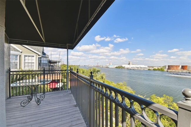 Foto del edificio - 1464 Harbour Walk Rd