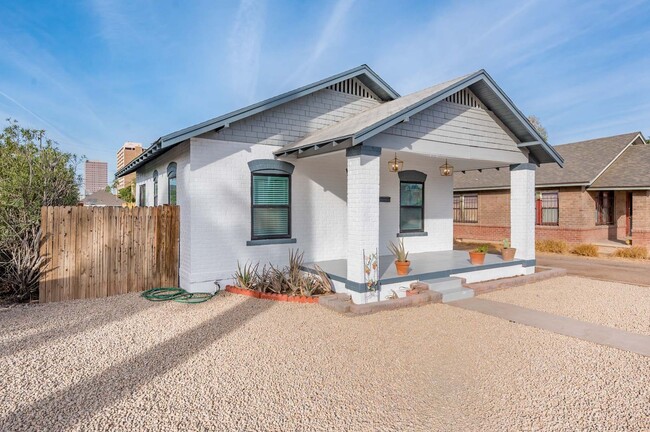 Foto del edificio - Remodeled Historic 2-bed Home Central Phx