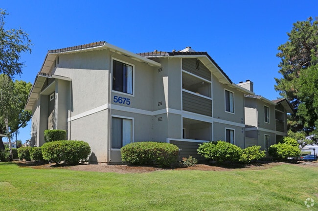 Building Photo - Westwinds Apartment Homes
