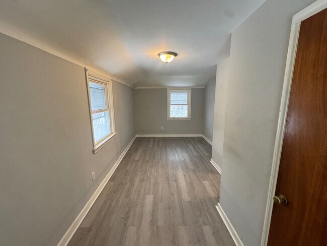 Foto del edificio - Charming 3-Bedroom Property in Prime Location