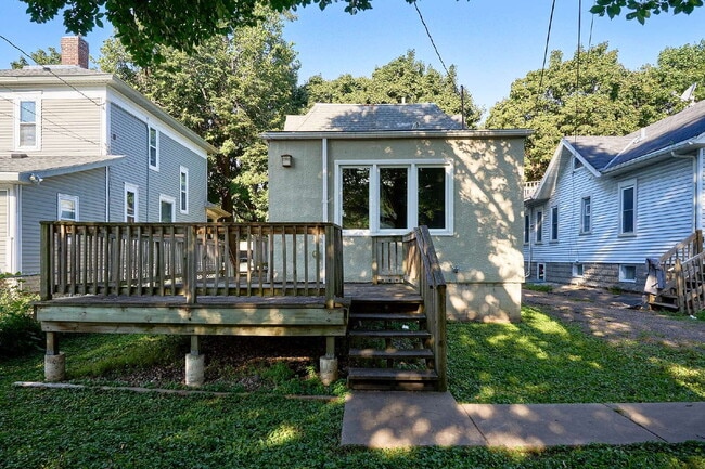 Building Photo - Charming 4-Bedroom Home with Gleaming Hardwood Floors in Vibrant Minneapolis Neighborhood!