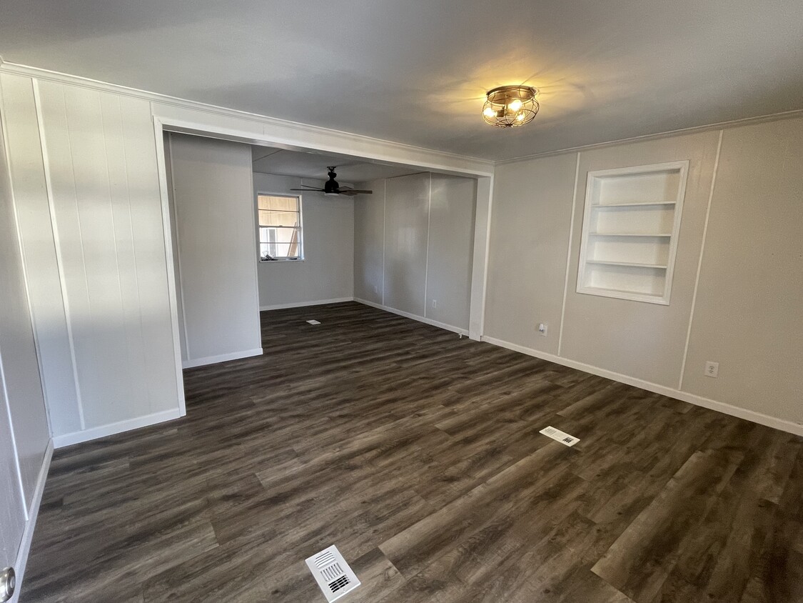 Livingroom/Dinning room - 1098 Lake Lamar Bruce Rd