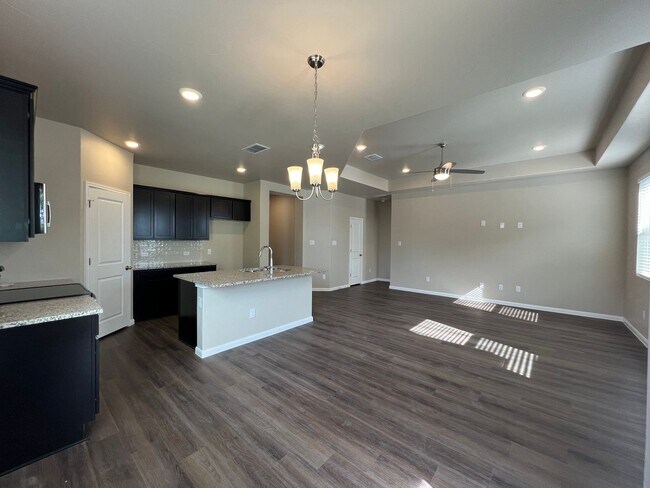 Foto del edificio - Gorgeous Brand New Build 3/2- Hannah Heigh...