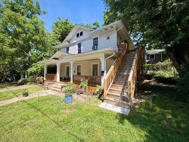 Building Photo - 16 Hillside St