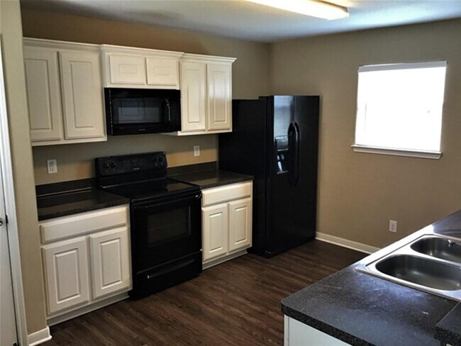 Building Photo - 6919 Rosebud Hollow Ln