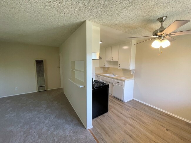 Building Photo - 100 S Altadena Dr