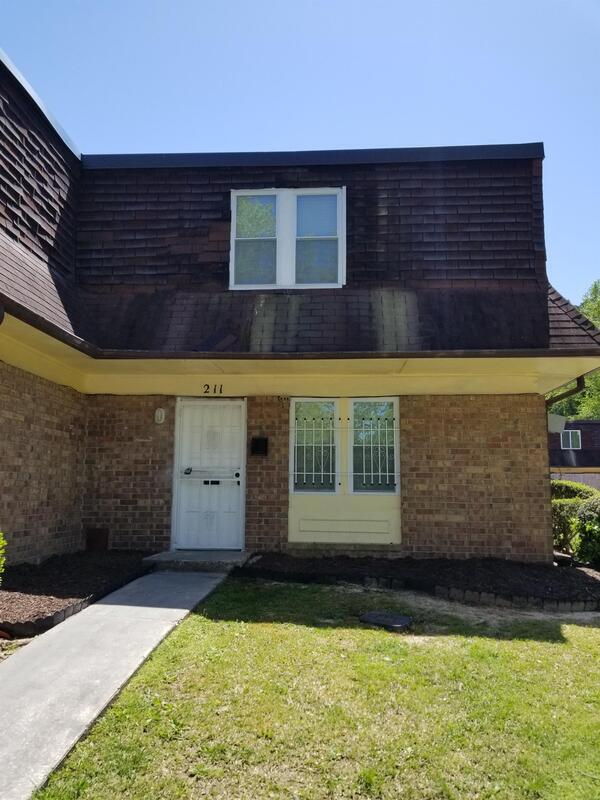 Primary Photo - 211 Peyton Pl SW
