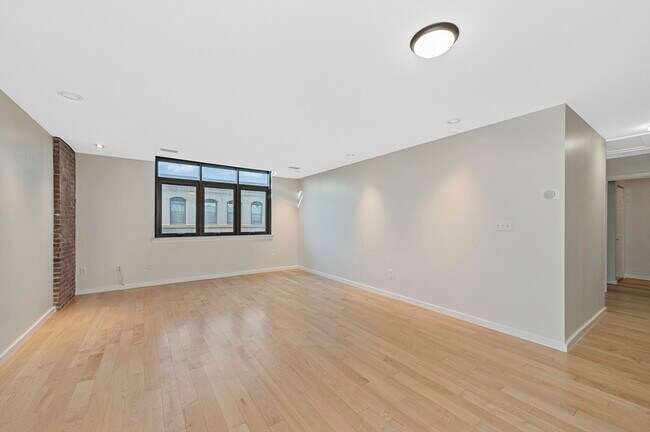 Foto del edificio - 376 Commercial St