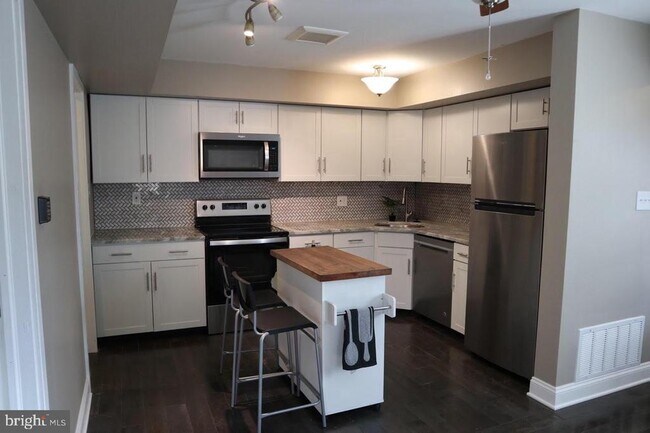 Foto del edificio - 702 Abbey Ct