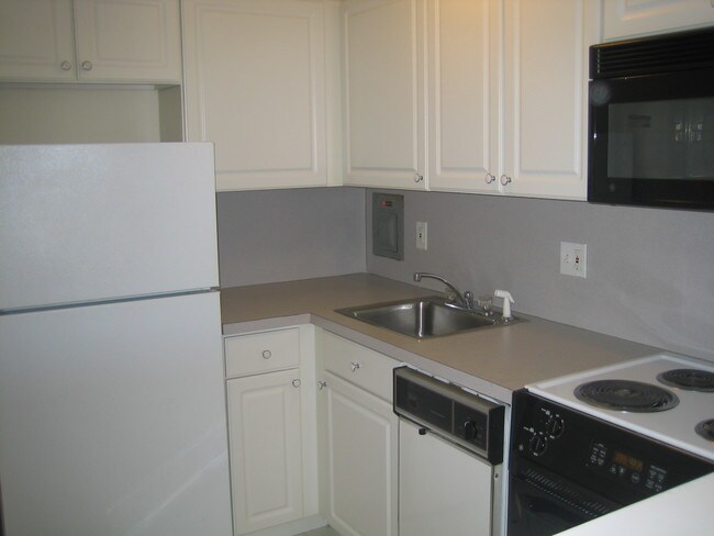 Building Photo - 6 Gilson Rd