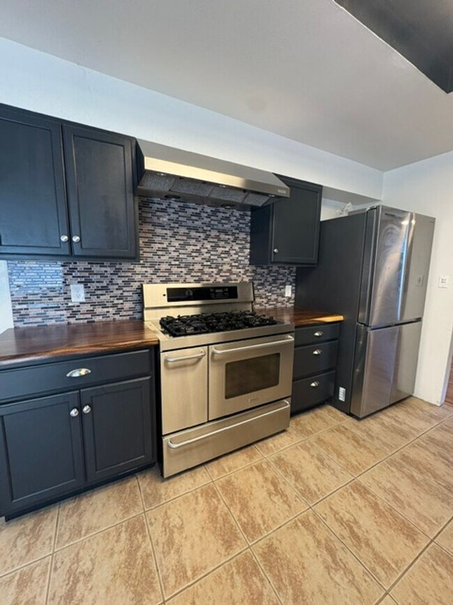 Building Photo - Beautiful 4 Bedroom 2 Bathroom Home with Solar!