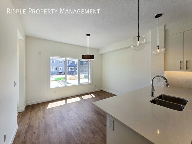 Photo du bâtiment - BRAND NEW 3 BEDS, 2.5 BATHS DUPLEX | STUNNING HOME IN HUXLEY