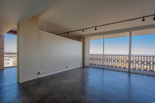 Foto del edificio - 700 E 9th St