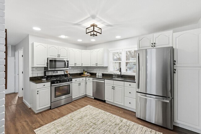 Building Photo - 5716 Crawford Dr