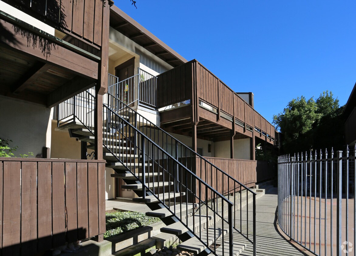 Primary Photo - 46711 Crawford St