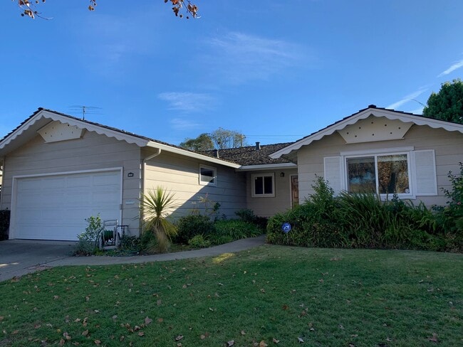 Building Photo - 1383 Bobolink Cir