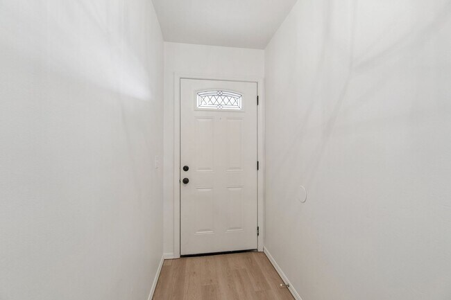 Foto del edificio - 1033 Mabel C Fry Blvd