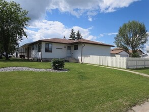 Building Photo - 4401-4444 44 Ave