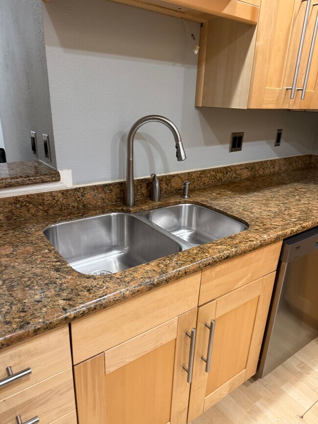 Foto del edificio - 1344 Bellevue Way NE