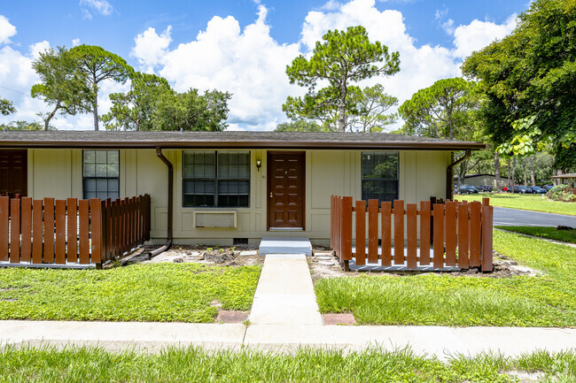 Building Photo - Camellia Court Apartments