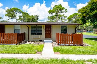 Building Photo - Camellia Court Apartments
