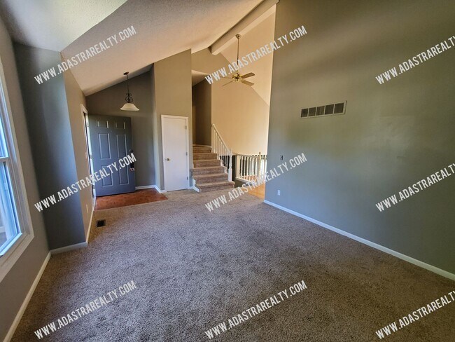Foto del edificio - Beautiful East Olathe Home-Available in JULY!!