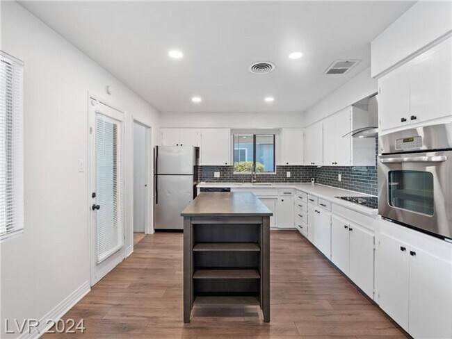 Foto del edificio - Spectacular Vintage 3Bed/2Bath Las Vegas h...